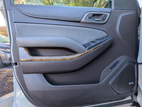 Used 2015 GMC Yukon Denali w/ Premium Package image 28