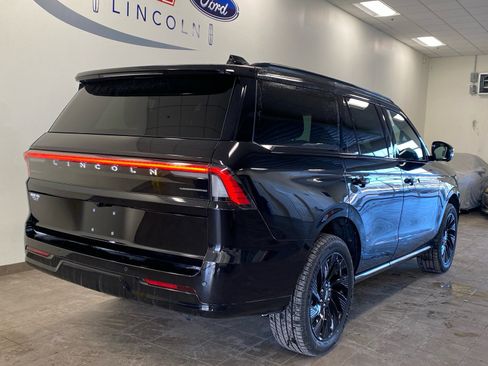 New 2026 Lincoln Navigator Reserve w/ Jet Appearance Package image 10
