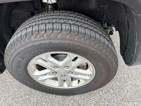 Used 2025 Jeep Grand Cherokee Laredo RWD image 10