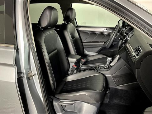 Used 2022 Volkswagen Tiguan SE image 8