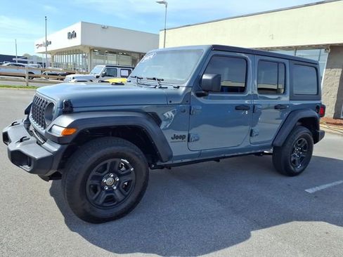 Used 2024 Jeep Wrangler Sport image 4