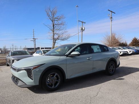 New 2025 Kia K4 LXS image 3