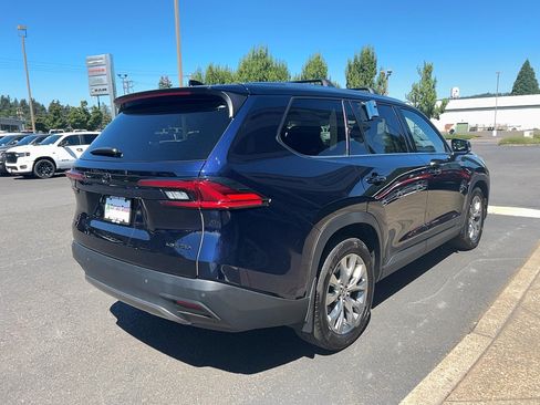 Used 2024 Toyota Grand Highlander AWD image 16