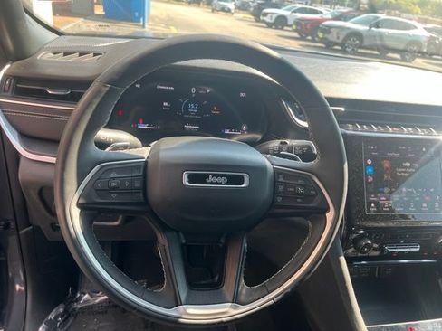 Used 2023 Jeep Grand Cherokee Altitude AWD/4WD image 18