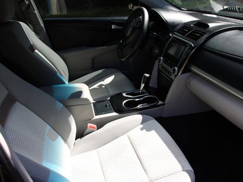 Used 2014 Toyota Camry LE FWD image 14
