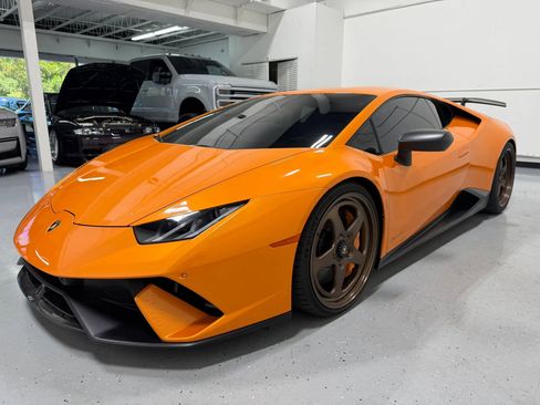 Used 2018 Lamborghini Huracan Performante AWD/4WD image 5