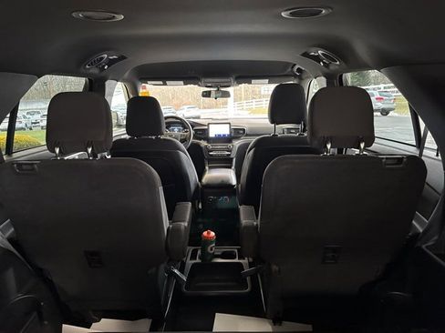 Used 2020 Ford Explorer XLT image 34