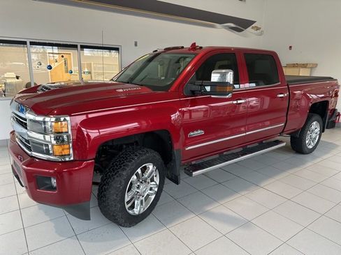 Used 2018 Chevrolet Silverado 2500 High Country image 3