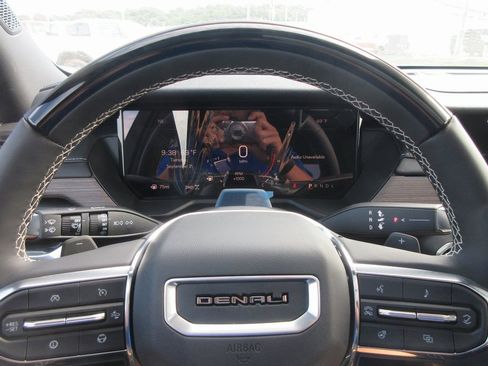 New 2026 GMC Acadia Denali w/ Super Cruise Package AWD/4WD image 19