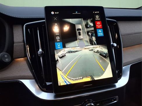 New 2026 Volvo XC90 T8 Plus w/ Protection Package Premier image 21