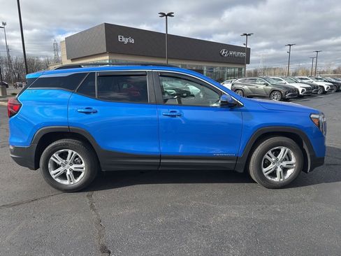 Used 2024 GMC Terrain SLE w/ Driver Convenience Package image 4