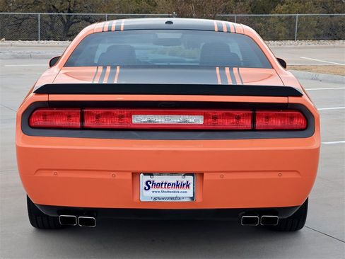 Used 2014 Dodge Challenger R/T image 7