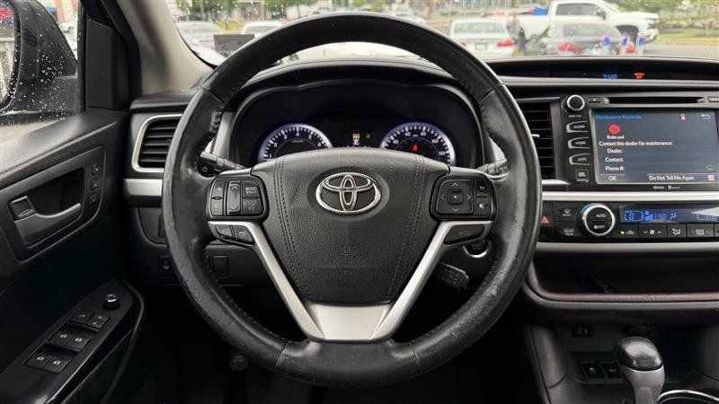 Used 2015 Toyota Highlander Limited Platinum AWD/4WD image 27