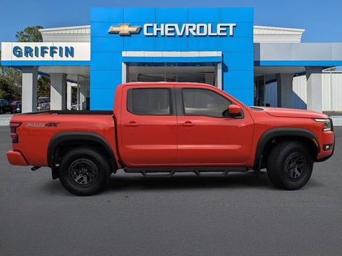 Used 2025 Nissan Frontier PRO-4X AWD/4WD image 3