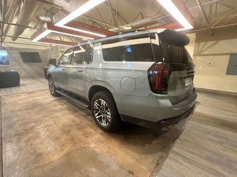 Used 2025 Chevrolet Suburban Z71 image 7