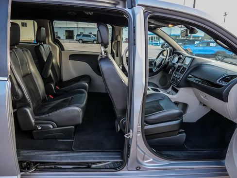 Used 2019 Dodge Grand Caravan SXT FWD image 42
