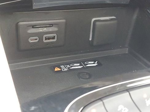 Certified 2023 Buick Envision Avenir image 31