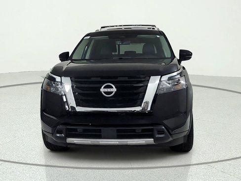 Used 2025 Nissan Pathfinder SL FWD image 2