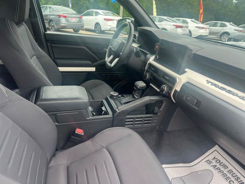 Used 2024 Toyota Tacoma TRD Sport AWD/4WD image 14