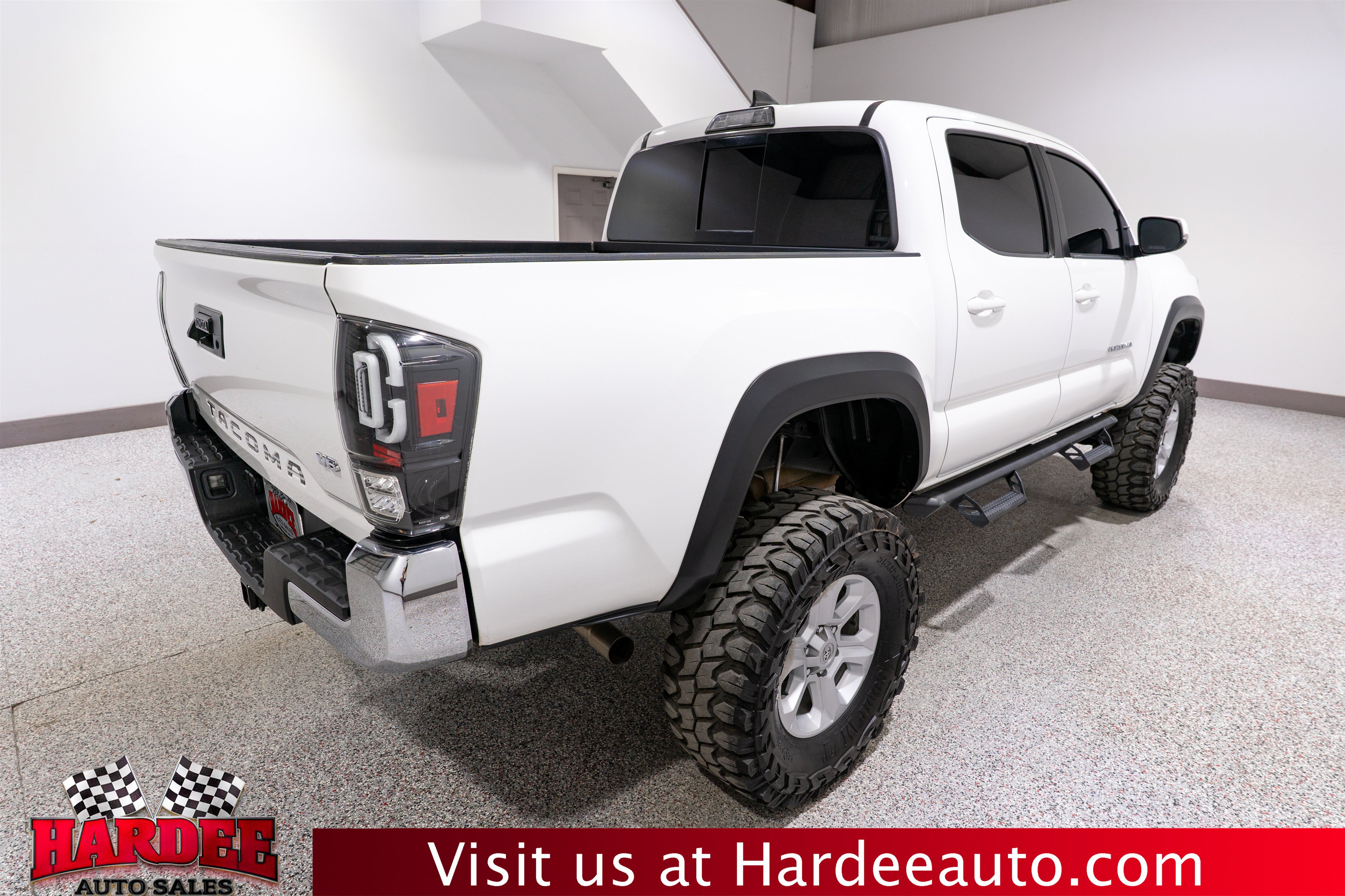 Used 2018 Toyota Tacoma TRD Off-Road AWD/4WD image 5