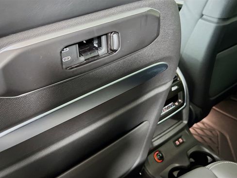 Used 2025 BMW X7 M60i image 28