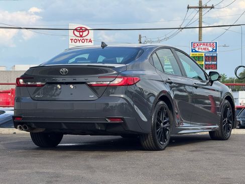Used 2025 Toyota Camry SE FWD image 5