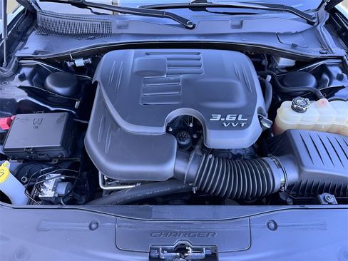 Used 2021 Dodge Charger SXT w/ Leather Interior Group image 9