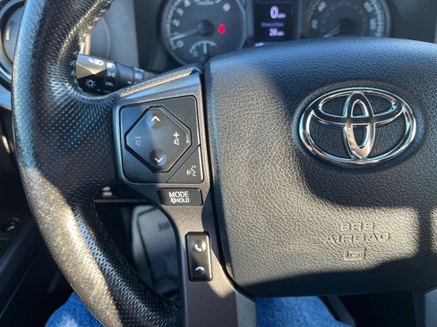 Used 2016 Toyota Tacoma TRD Sport image 19