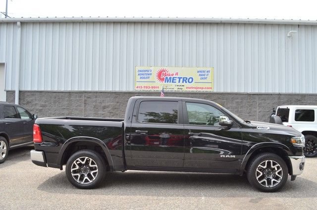 Used 2025 RAM 1500 Laramie AWD/4WD image 9