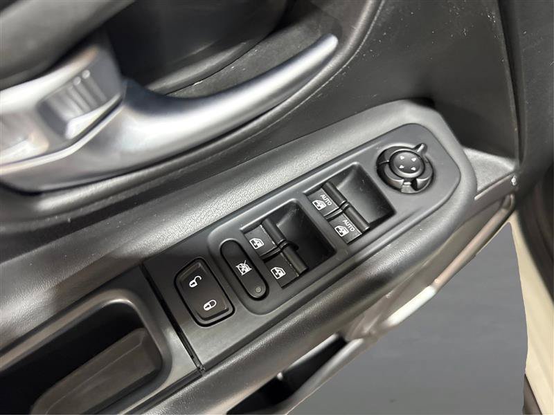 Used 2019 Jeep Renegade Limited AWD/4WD image 31