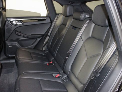Certified 2026 Porsche Macan AWD/4WD image 34