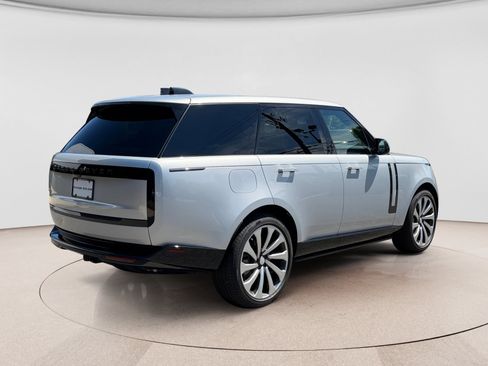 Used 2025 Land Rover Range Rover SE AWD/4WD image 5