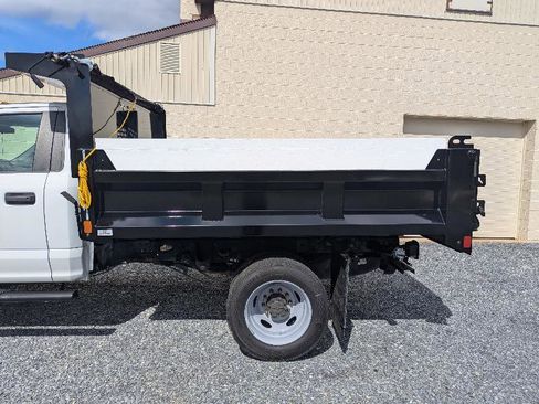 Used 2017 Ford F450 XL image 3