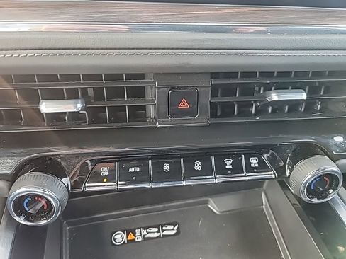 Certified 2025 Chevrolet Suburban Z71 image 18