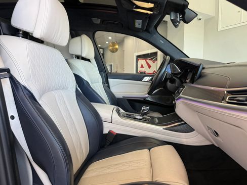 Used 2020 BMW X7 M50i w/ Dynamic Handling Package AWD/4WD image 23