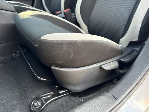 Used 2021 Nissan Versa SV image 32