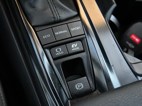 Used 2025 Toyota Camry SE FWD image 30