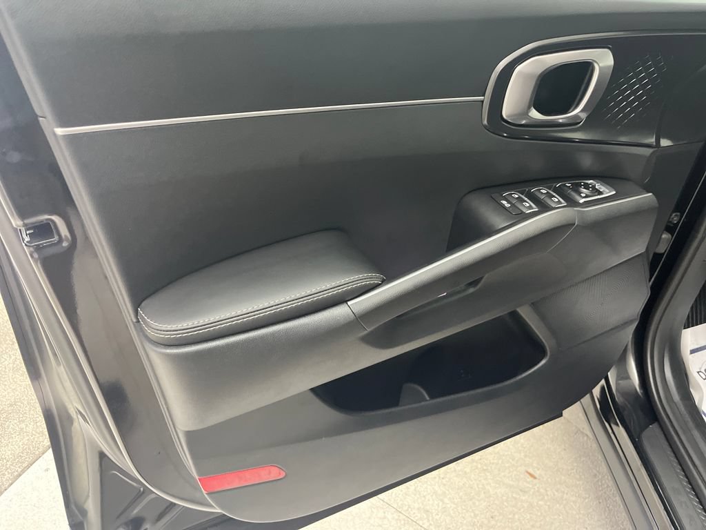 Used 2026 Kia Sorento LX FWD image 11