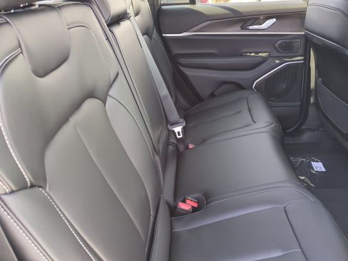 New 2026 Jeep Grand Cherokee Limited AWD/4WD image 18