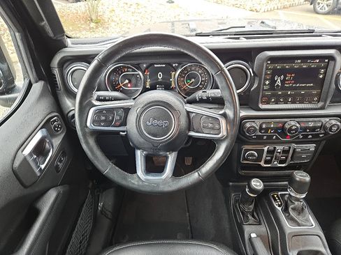 Used 2022 Jeep Wrangler Unlimited Sahara image 11