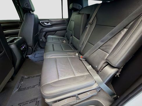 Used 2022 Chevrolet Suburban LT RWD image 13