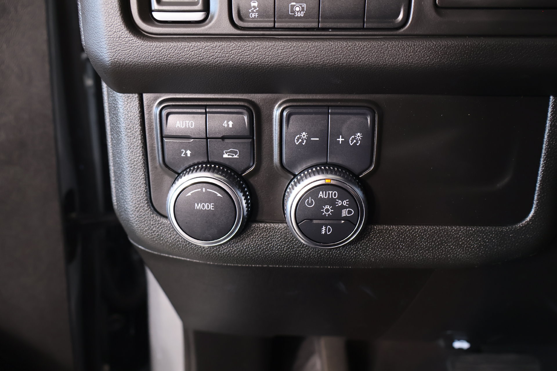 Used 2024 GMC Yukon XL SLT w/ SLT Luxury Package AWD/4WD image 8