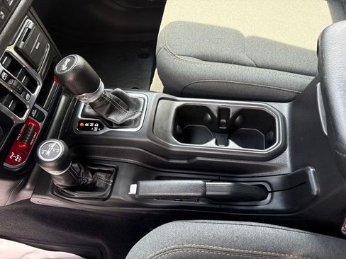 Used 2024 Jeep Wrangler Unlimited AWD/4WD image 20