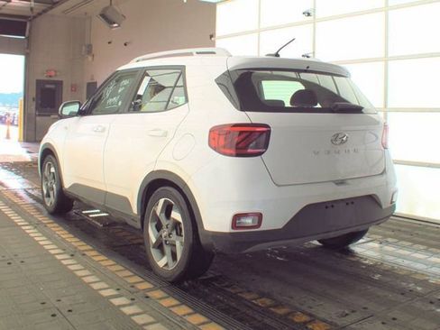 Used 2024 Hyundai Venue SEL image 4