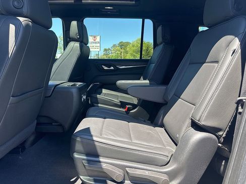 Used 2022 GMC Yukon XL Denali RWD image 10