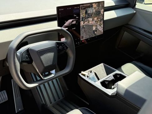 Used 2024 Tesla Cybertruck AWD Crew Cab image 10