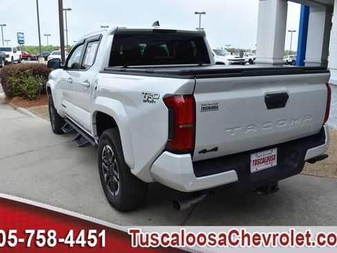 Used 2024 Toyota Tacoma TRD Sport w/ TRD Sport Upgrade Package image 7
