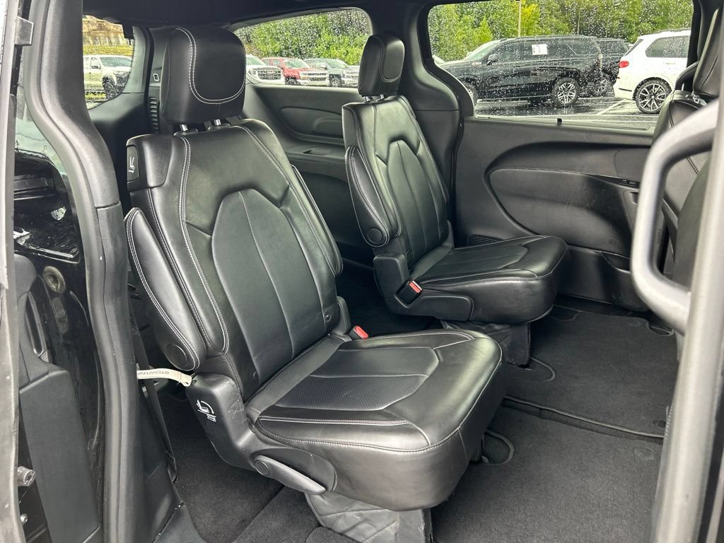 Used 2025 Chrysler Pacifica Select FWD image 36