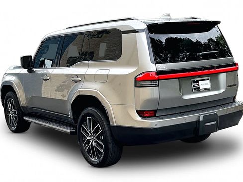 Used 2025 Lexus GX 550 w/ Accessory Package (2T) AWD/4WD image 12