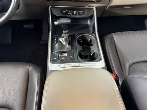 Used 2025 Kia Carnival image 16
